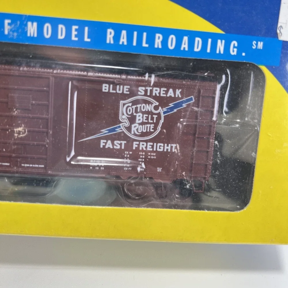 Athearn 70334 HO - 40' Cotton Belt/Blue Streak S.S.W. Box Car -‎ Sealed